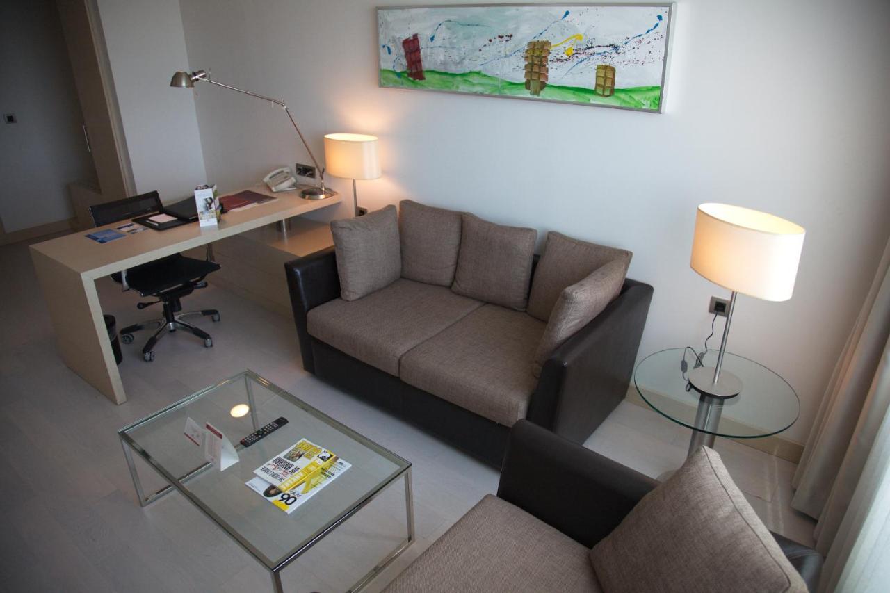 Cpankara Hotel Exterior foto A living room in a serviced apartment in Paris